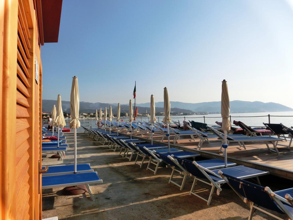 Hotel Arc En Ciel Diano Marina Esterno foto