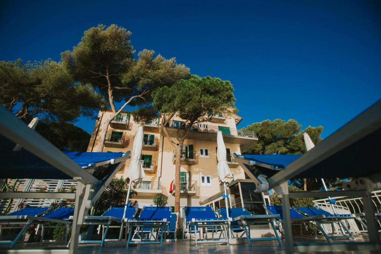 Hotel Arc En Ciel Diano Marina Esterno foto